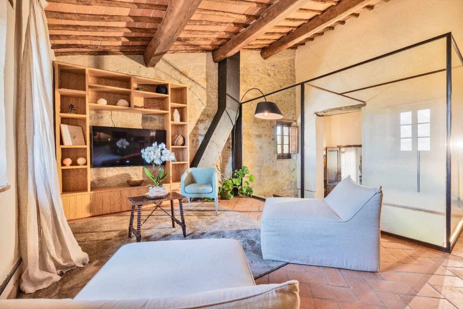 Living room with white sofas and terracotta floor at Il Cellese, Tuscany